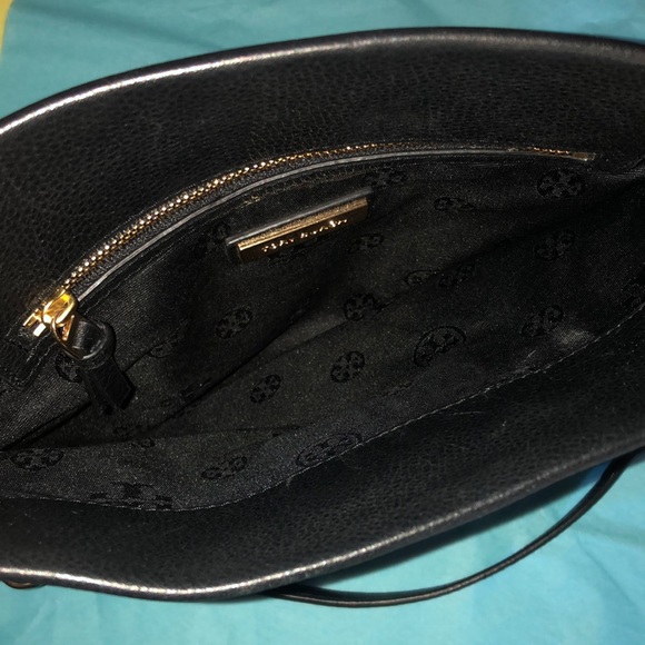 Tory Burch Black Britten Swingpack Leather Bag - Picture 10 of 15